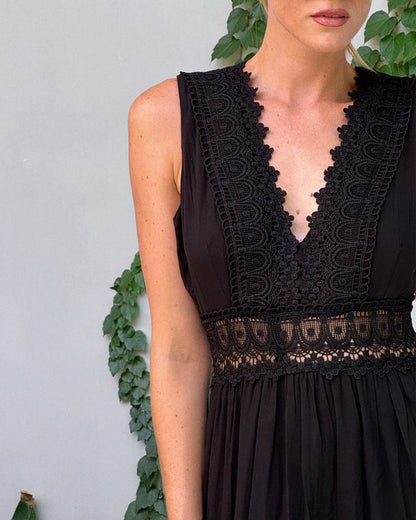 Clara | Spitzenkleid mit V-Ausschnitt