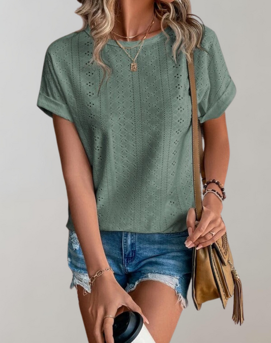 Lara | Lässige Sommerbluse mit Ösenstickerei | Elegantes Top mit Ösenstickerei