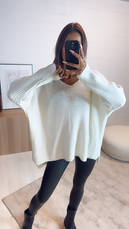 Grober Strick Pullover, engere Ärmel, V-Ausschnitt / wollweiss