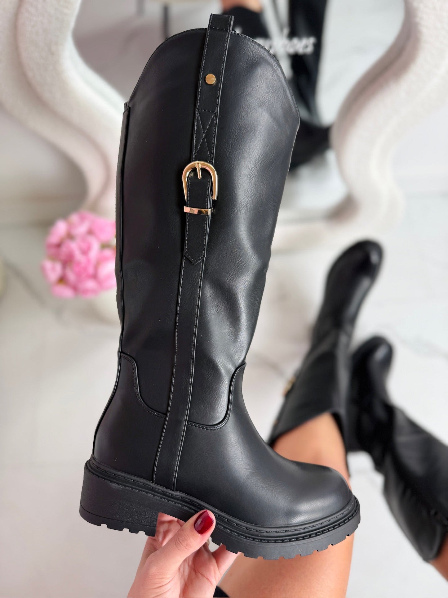 Lara Schwarz Stiefel