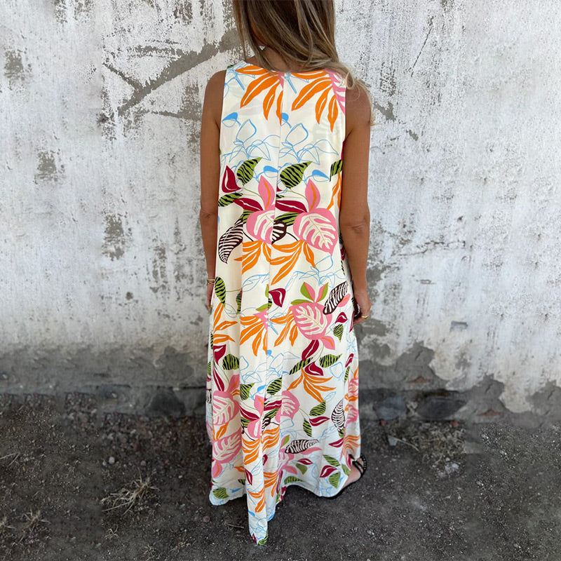 YLVA I MAXIKLEID MIT V-AUSSCHNITT